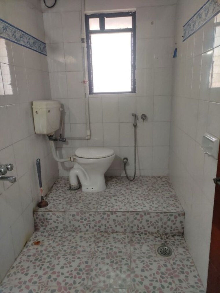Bathroom, shriram-nagar-chs 2 Bedroom 1100 Sq.Ft. Apartment In Aundh Pune 10389782