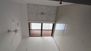 Room in 2.5 BHK Apartment at Lodha Lakeshore Greens, Dombivli East – for Rent
