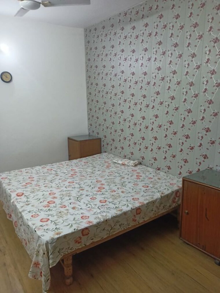 Bedroom, chittaranjan park 3 Bedroom 125 Sq.Yd. Apartment In Chittaranjan Park Delhi 10389867