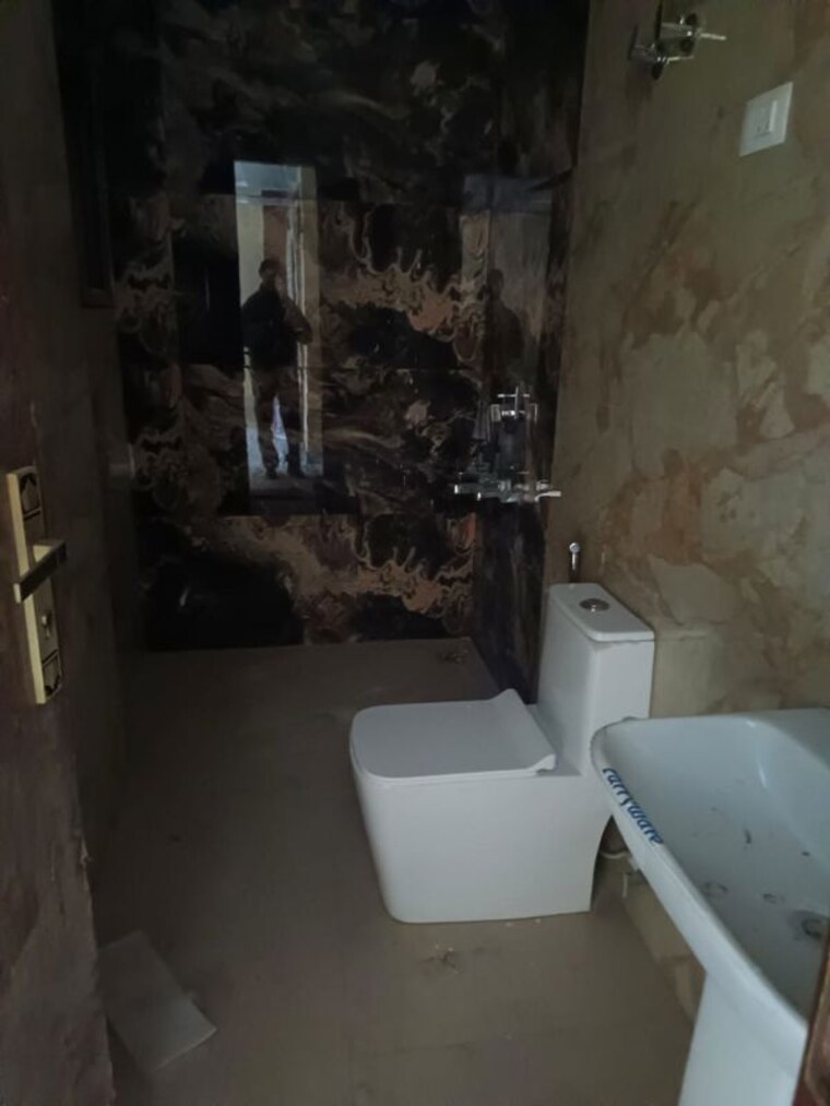 Bathroom, sector 26 3 Bedroom 2800 Sq.Ft. Independent House In Sector 26 Noida 10389863