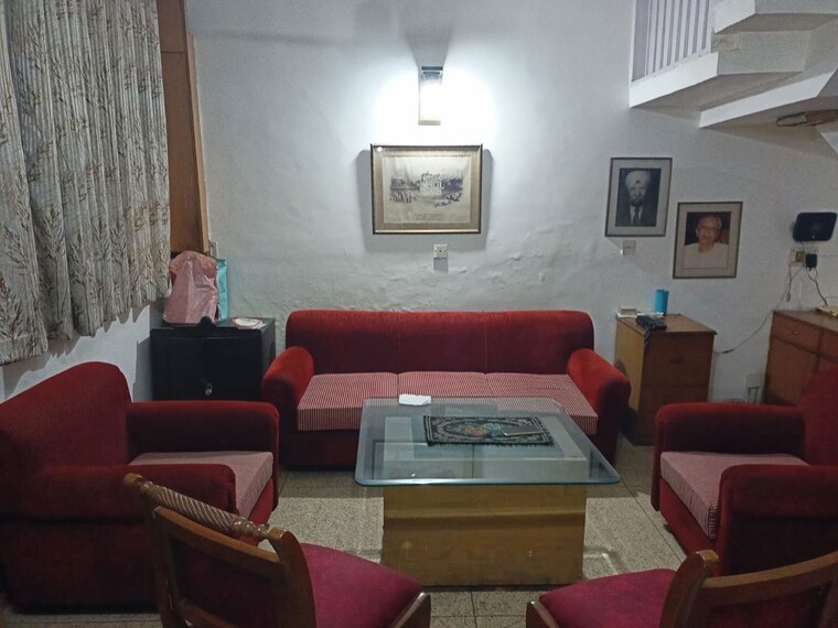 Living Room, defence colony 3 Bedroom 217 Sq.Yd. Apartment In Defence Colony Delhi 10389912