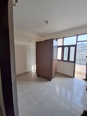 Room in 2 BHK Apartment at VVIP Addresses, Raj Nagar Extension – for Rent