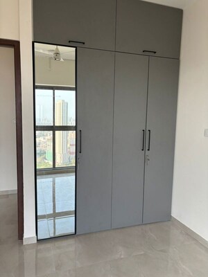 Room in 2 BHK Apartment at Sheth Auris Bliss, Malad West – for Rent