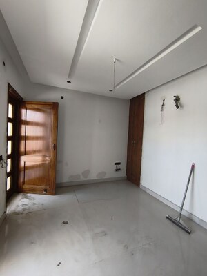 Room in 5 BHK Villa at Ambala Highway – for Sale