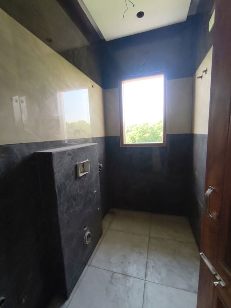 Attached Bathroom, ambala highway 5 Bedroom 150 Sq.Yd. Villa In Ambala Highway Zirakpur 10390010