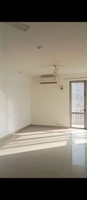 Room in 3 BHK Apartment at Pioneer Park Phase 1, Sector 61 – for Sale
