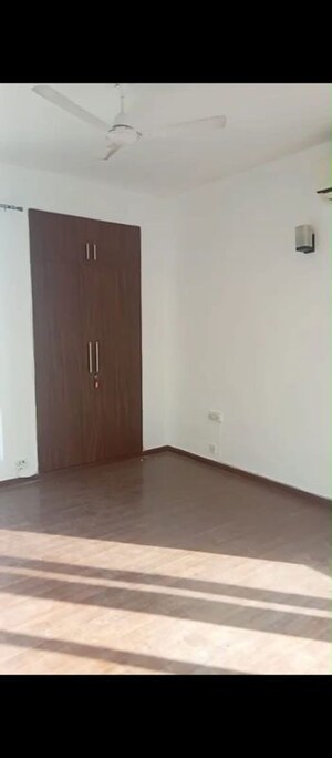 Room in 3 BHK Apartment at Pioneer Park Phase 1, Sector 61 – for Sale