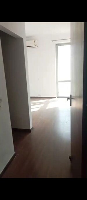 Room in 3 BHK Apartment at Pioneer Park Phase 1, Sector 61 – for Sale