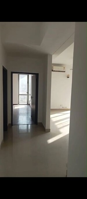 Room in 3 BHK Apartment at Pioneer Park Phase 1, Sector 61 – for Sale