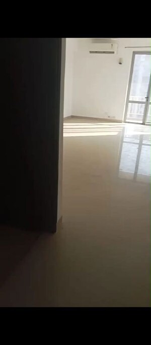 Room in 3 BHK Apartment at Pioneer Park Phase 1, Sector 61 – for Sale