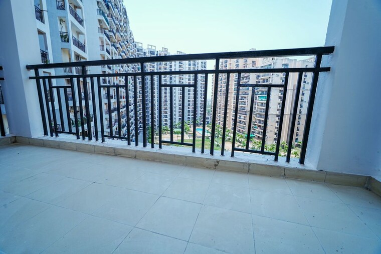 Balcony, galaxy-north-avenue-ll 2.5 Bedroom 1175 Sq.Ft. Apartment In Gaur City 2 Greater Noida 10390067