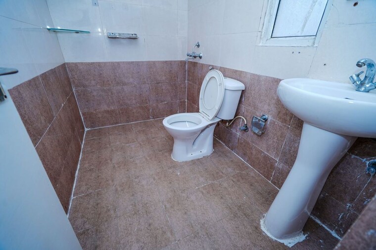 Bathroom, galaxy-north-avenue-ll 2.5 Bedroom 1175 Sq.Ft. Apartment In Gaur City 2 Greater Noida 10390067