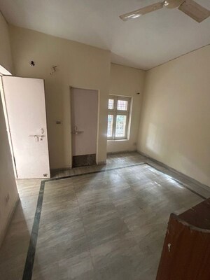 Room in 2 BHK Apartment at Rajat Vihar – for Rent