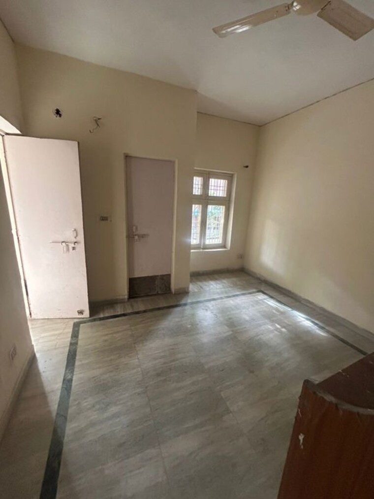 Room, rajat vihar 2 Bedroom 1200 Sq.Ft. Apartment In Rajat Vihar Noida 10390072