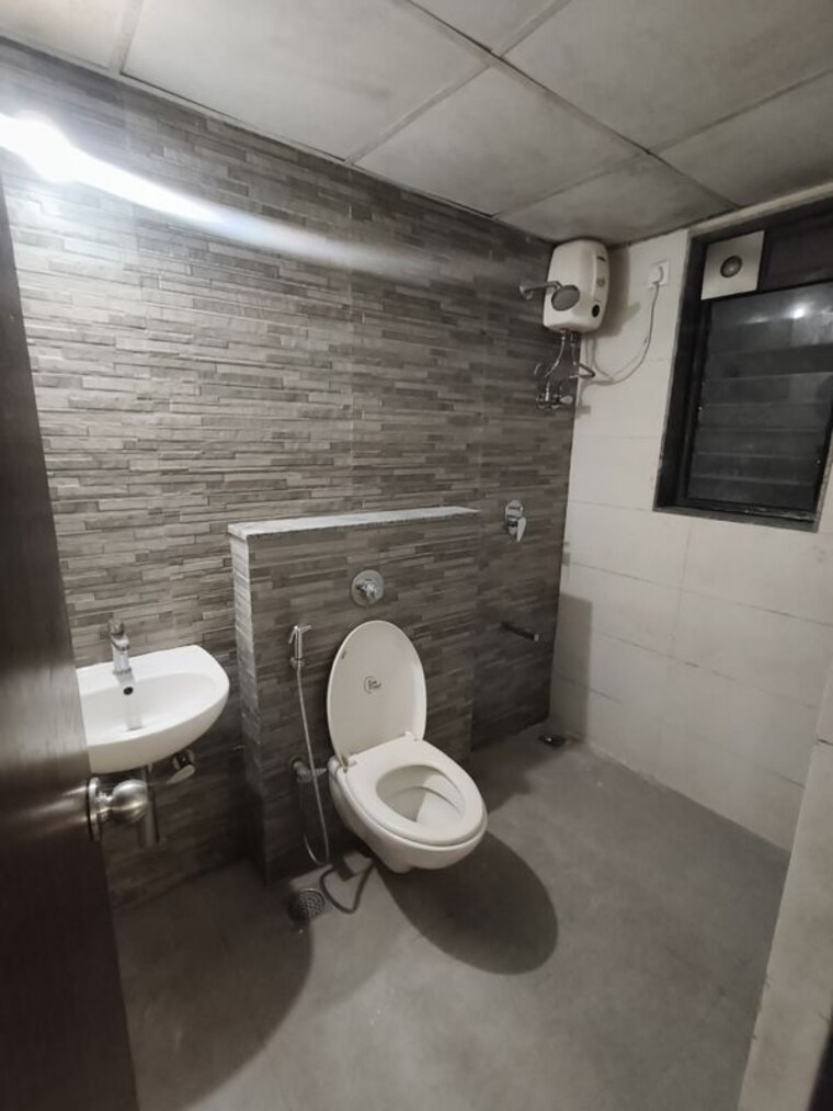Bathroom, lodha-lakeshore-greens 1.5 Bedroom 638 Sq.Ft. Apartment In Dombivli East Thane 10390106