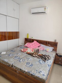 2 BHK Apartment For Rent in Omaxe Lake