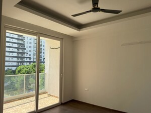 Room in 3 BHK Apartment at Omaxe Lake, North Mullanpur – for Rent
