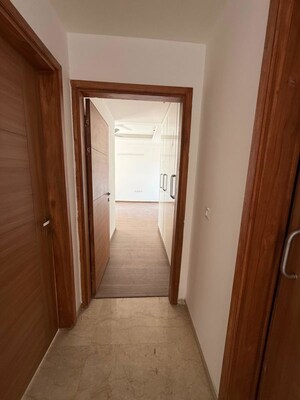 Room in 3 BHK Apartment at Omaxe Lake, North Mullanpur – for Rent