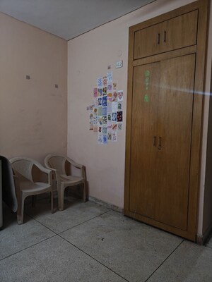 Room in 3 BHK Builder Floor at Ansal Plaza Sector-23, Sector 23 – for Rent