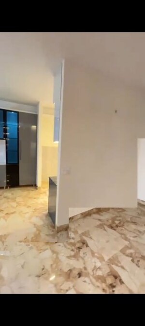 Room in 3 BHK Apartment at Pandav Nagar – for Rent