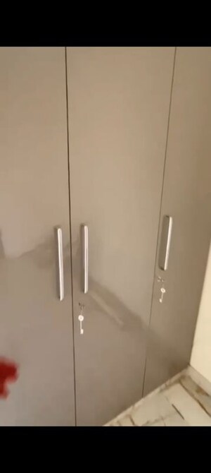 Furnished Amenities in 3 BHK Apartment at Pandav Nagar – for Rent