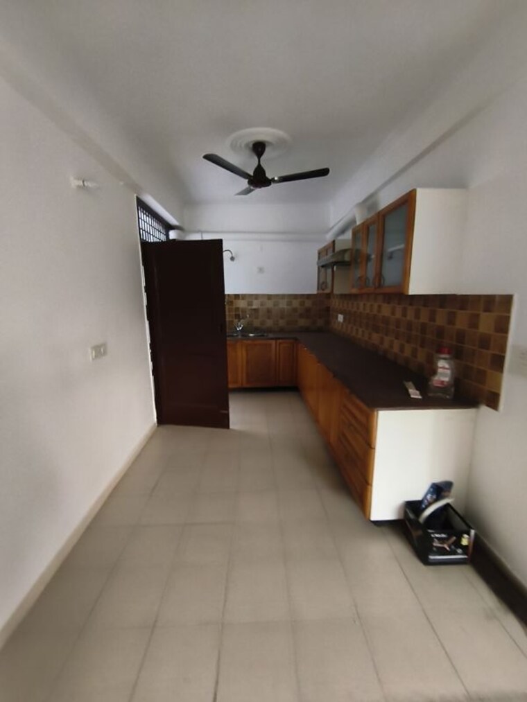 Kitchen, vip road 3 Bedroom 1850 Sq.Ft. Apartment In Vip Road Zirakpur 10390153