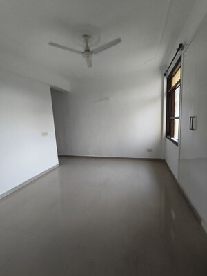 Room in 3 BHK Apartment at Vip Road – for Rent