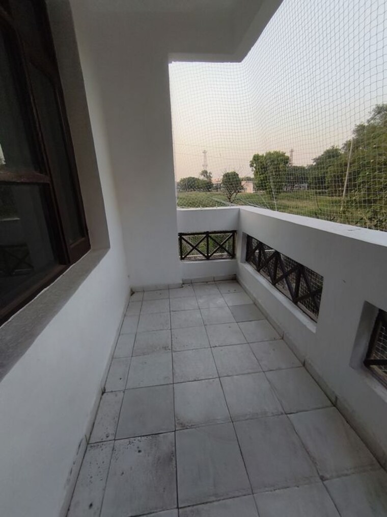 Balcony, vip road 3 Bedroom 1850 Sq.Ft. Apartment In Vip Road Zirakpur 10390153