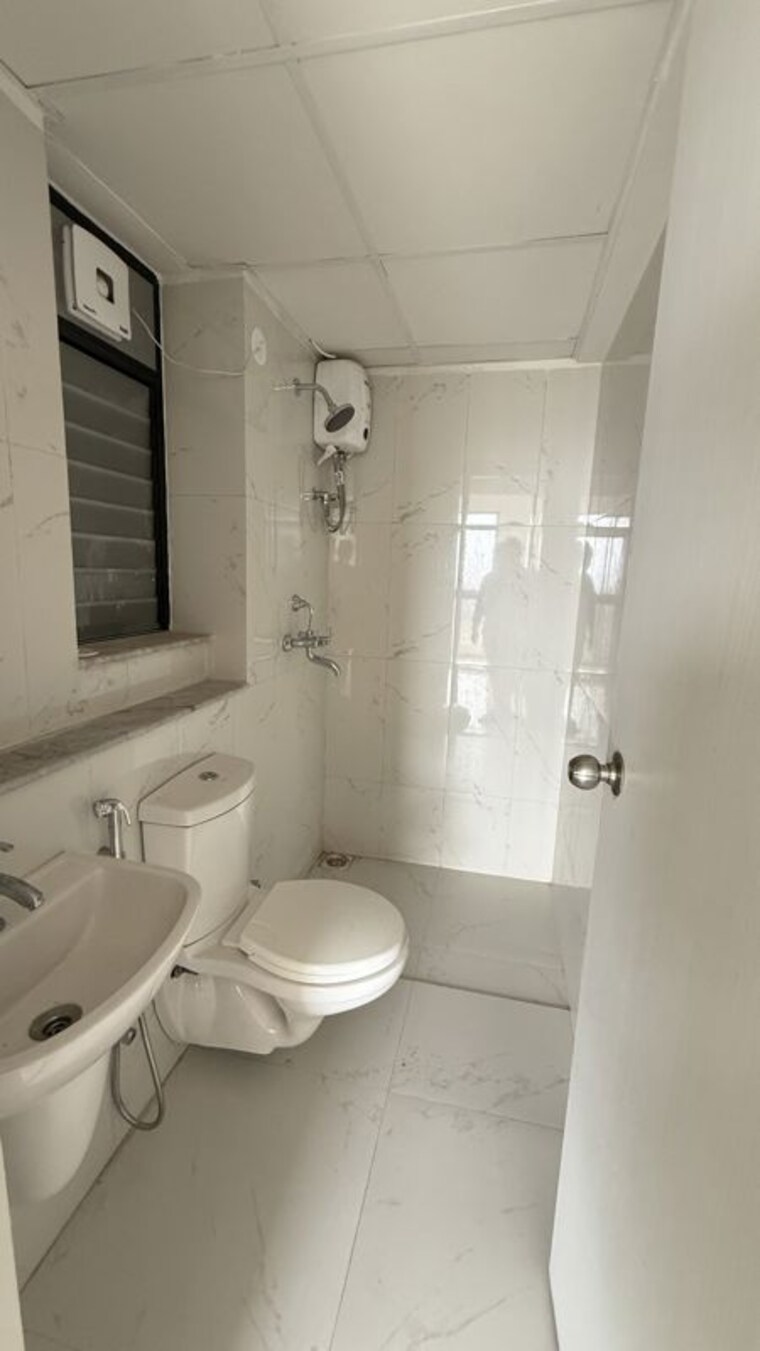 Bathroom, runwal-gardens-phase-3 2 Bedroom 542 Sq.Ft. Apartment In Dombivli East Thane 10390170