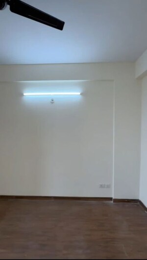 Room in 3 BHK Apartment at Wave Executive Floors, Wave City – for Sale