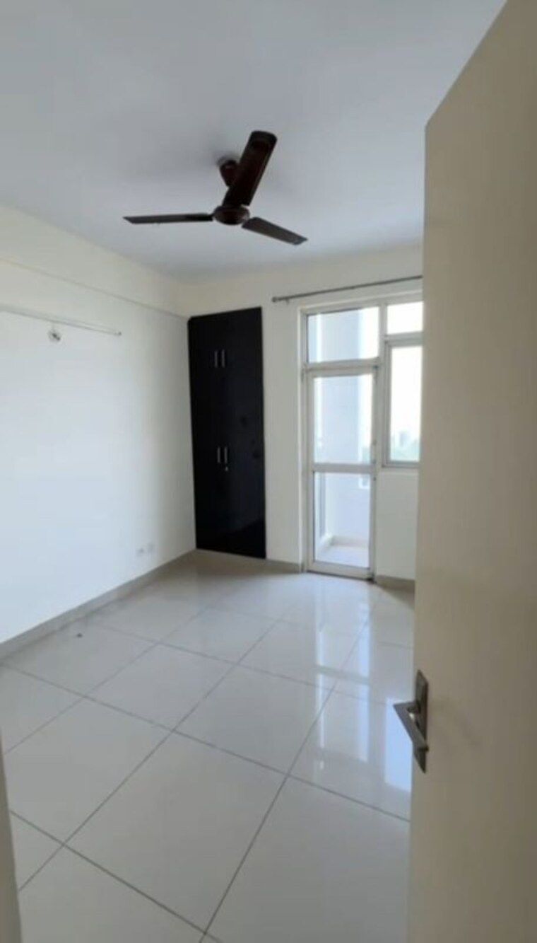 Room, wave-executive-floors 3 Bedroom 1100 Sq.Ft. Apartment In Wave City Ghaziabad 10390191