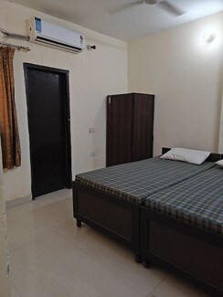 2 BHK + Store Room Builder Floor For Rent in Ansal Plaza Sector-23