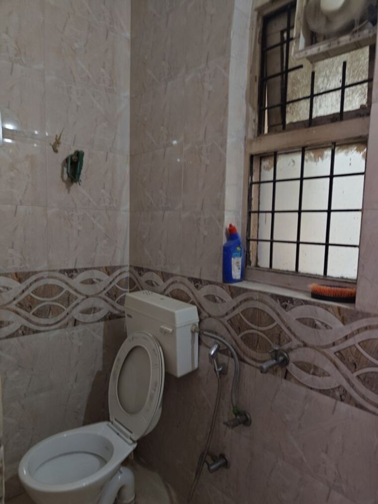 Bathroom, ansal-plaza-sector-23 2 Bedroom 1200 Sq.Ft. Builder Floor In Sector 23 Gurgaon 10390178