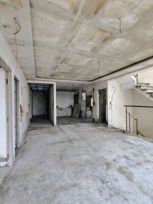 Room in 4 BHK Apartment at Fort Oasis, Ballygunge – for Sale