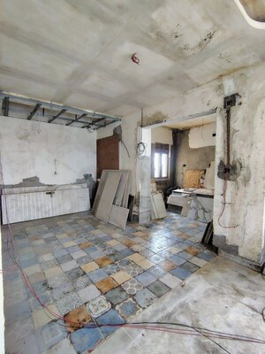 Bathroom in 4 BHK Apartment at Fort Oasis, Ballygunge – for Sale