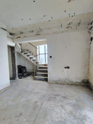 Room in 4 BHK Apartment at Fort Oasis, Ballygunge – for Sale
