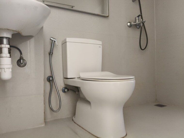 Bathroom, hiranandani-lavinia 1 Bedroom 500 Sq.Ft. Apartment In Ghodbunder Road Thane 10390257