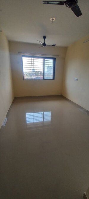 2 BHK Apartment For Rent in Om Shivshakti CHS, Malad East