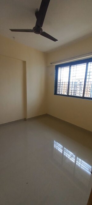 Room in 2 BHK Apartment at Om Shivshakti CHS, Malad East – for Rent