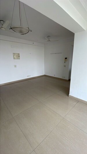 Room in 2.5 BHK Apartment at Supertech Cape Town, Sector 74 – for Sale