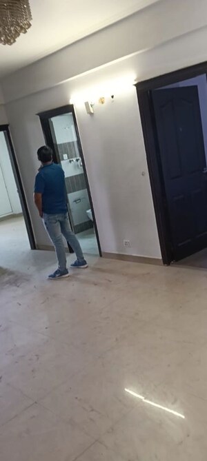 Staircase in 2.5 BHK Apartment at Jm Orchid, Sector 76 – for Rent