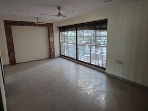 Room in 3.5 BHK Apartment at Ankur Serenity, Santacruz West – for Sale