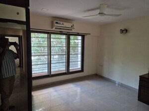 Room in 3.5 BHK Apartment at Ankur Serenity, Santacruz West – for Sale