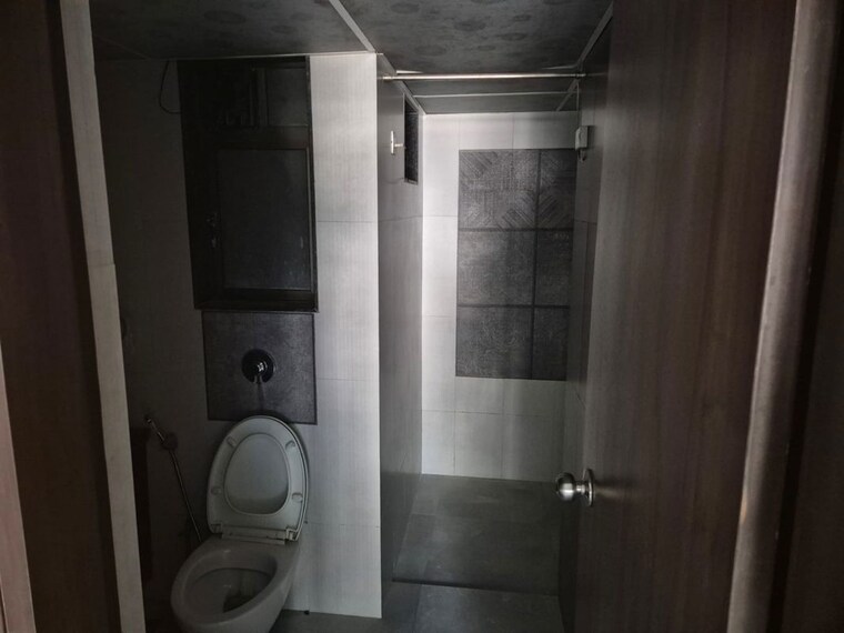 Bathroom, ankur-serenity 3.5 Bedroom 1649 Sq.Ft. Apartment In Santacruz West Mumbai 10390451