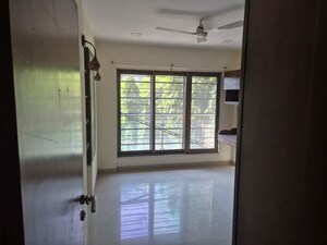 Room in 3.5 BHK Apartment at Ankur Serenity, Santacruz West – for Sale