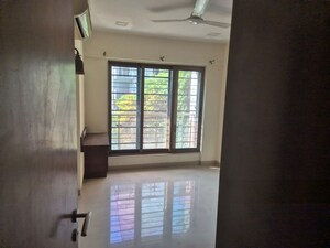 Room in 3.5 BHK Apartment at Ankur Serenity, Santacruz West – for Sale