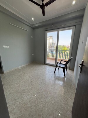 Room in 3 BHK Builder Floor at Sector 57 – for Rent
