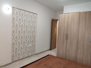 Room in 1 BHK Apartment at Sheth Vasant Oasis, Andheri East – for Rent