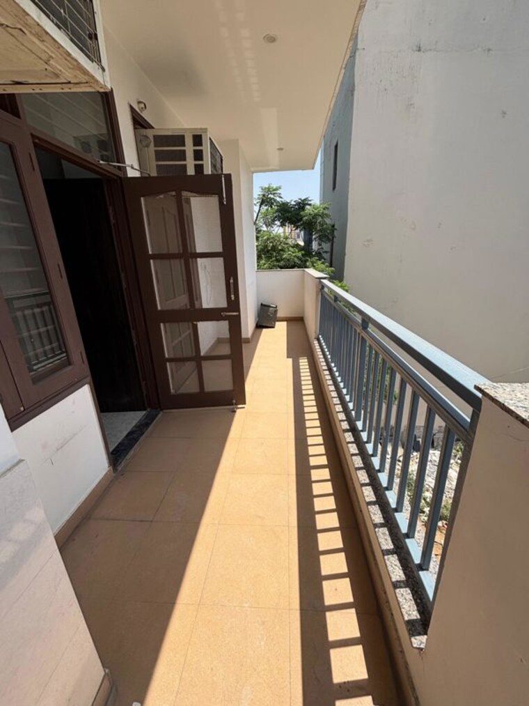 Balcony, sector 57 3 Bedroom 1850 Sq.Ft. Builder Floor In Sector 57 Gurgaon 10390536