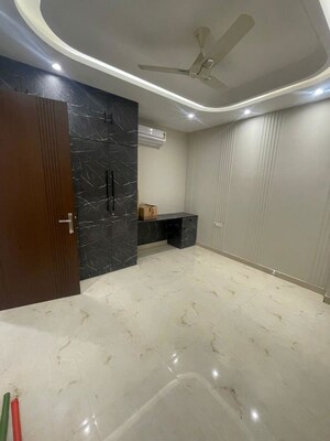 Room in 4 BHK Builder Floor at Ansal API Versalia, Sector 67a – for Sale
